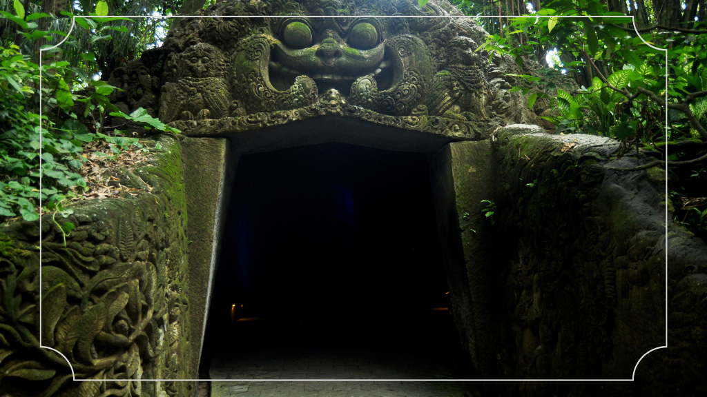 Tempat Wisata di Ubud Mandala Suci Wenara Wana