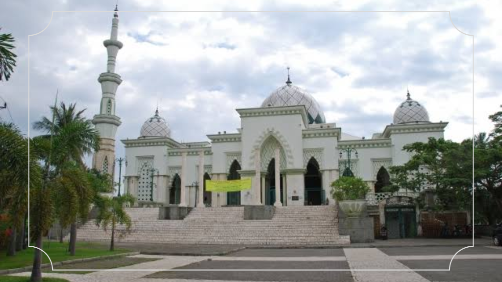 21 Tempat Wisata di Makassar yang Harus Dikunjungi 14 Masjid Raya Makassar