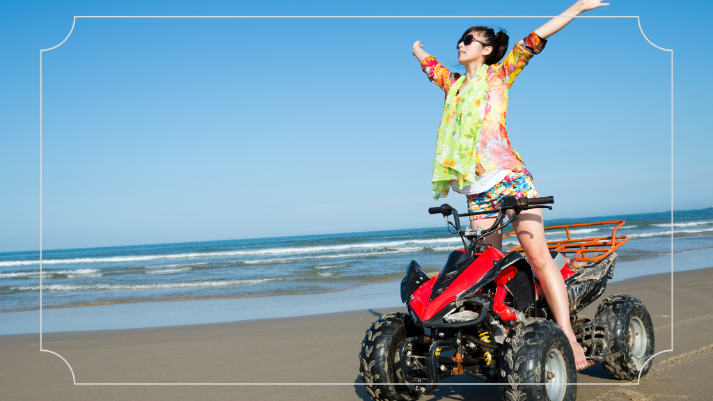 Meluncur dengan ATV di Atas Pasir