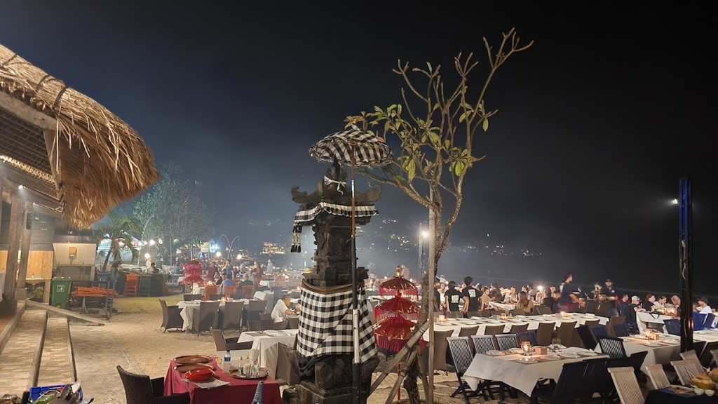 14 Tempat Nongkrong Malam di Bali Paling Populer dan Seru 4 Menega Cafe