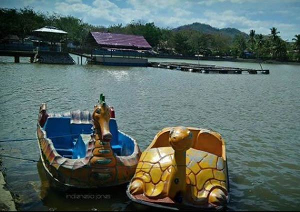 Mengelilingi Telaga Rowo Batuwarno