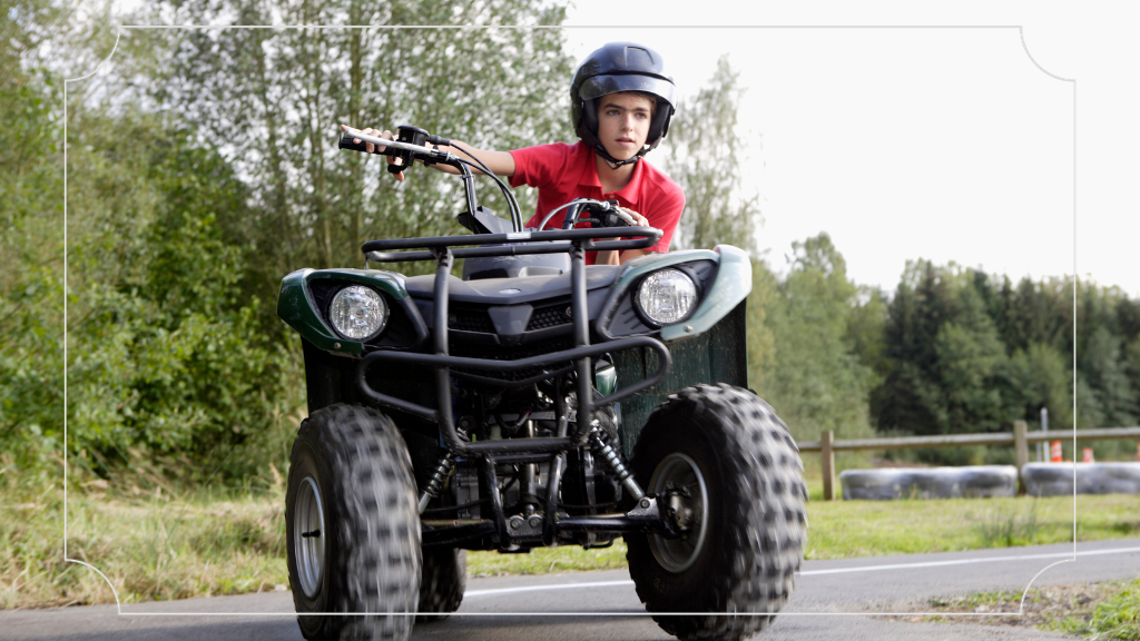 Mengendarai ATV