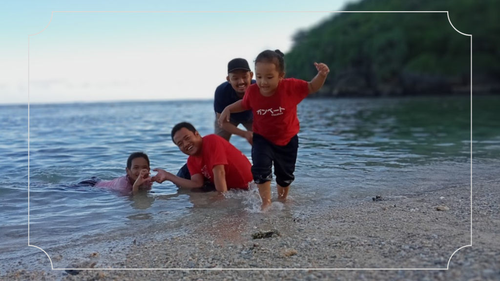 Pantai Teluk Asmara Malang: Keindahan Alam Pantai Di Ujung Timur Jawa 6 Menikmati Keseruan di Pantai Teluk Asmara Malang