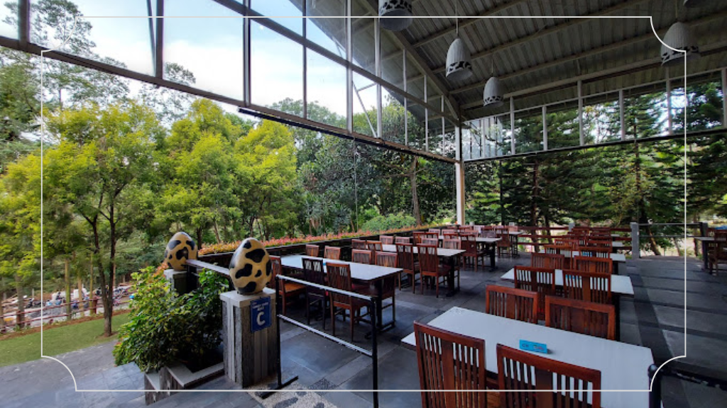 Cimory On The Valley - Harga Tiket Masuk & Rute Lokasi 9 Menikmati Kuliner di Dairy Resto