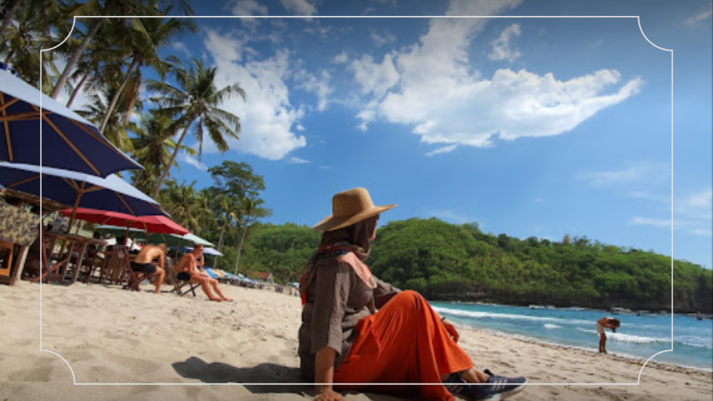 Menikmati Suasana Pantai dan Berenang