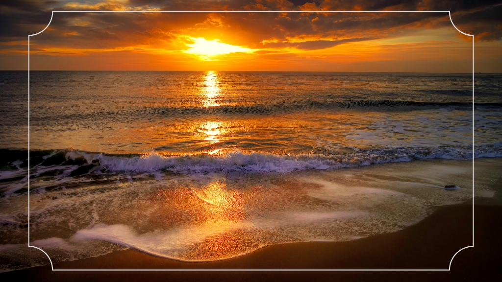 Menikmati Sunset di Pantai Jatimalang