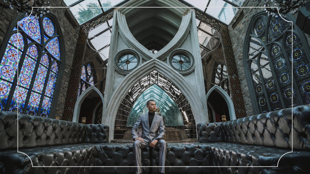 Mirror Lounge and Club