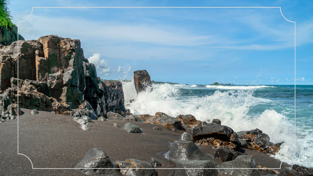 Mistis Pantai Karang Tawulan