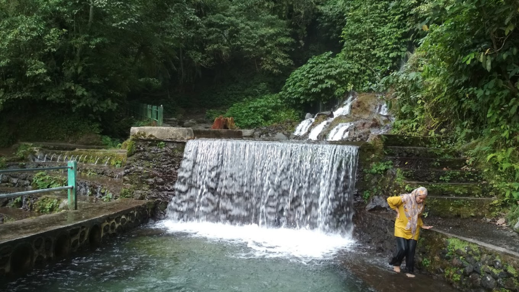 Mitos Air Terjun Benang Kelambu