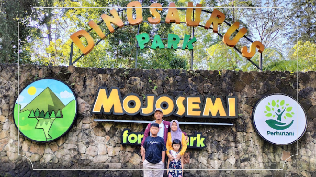 Rekomendasi Tempat Wisata di Tawangmangu yang Cocok untuk Semua Usia 7 Mojosemi Forest Park