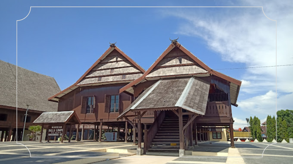 21 Tempat Wisata di Makassar yang Harus Dikunjungi 20 Museum Balla Lompoa