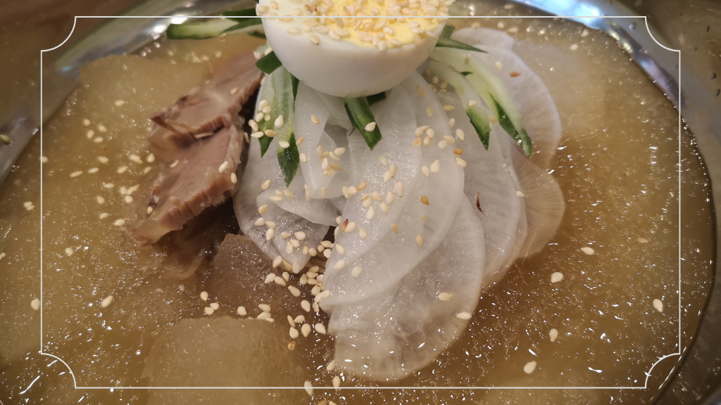 25 Makanan Khas Korea yang Populer di Indonesia 11 Naengmyeon