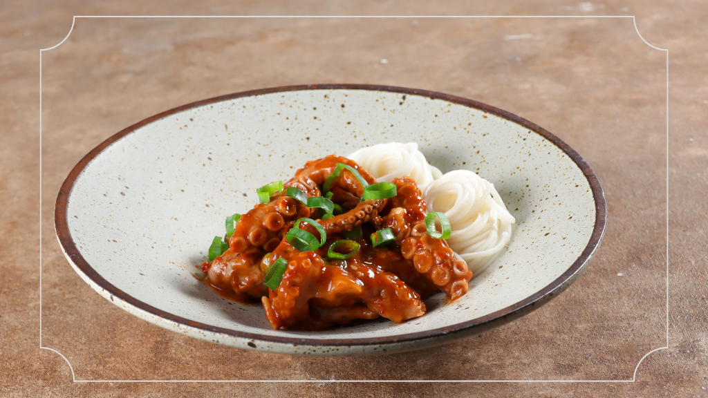 25 Makanan Khas Korea yang Populer di Indonesia 17 Nakji Bokkeum