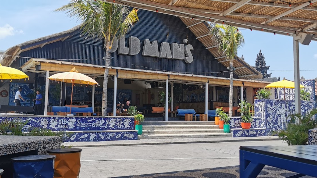 14 Tempat Nongkrong Malam di Bali Paling Populer dan Seru 9 Old Man's Cafe