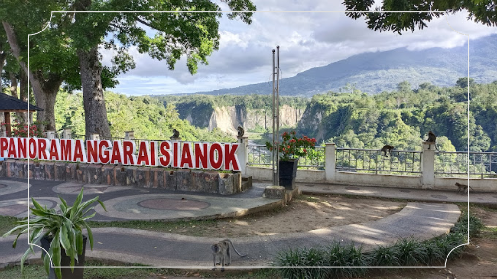 Panorama Ngarai Sianok