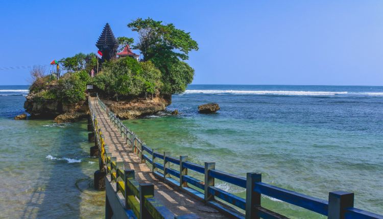 Pantai Balekambang Jawa Timur