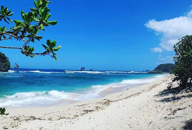 81 Tempat Wisata Seru Di Malang Terbaru 78 Pantai Balekambang