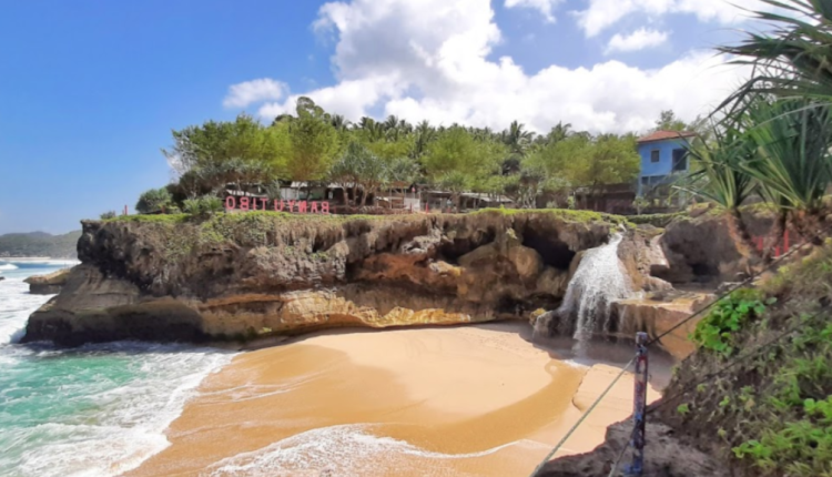 Pantai Banyu Tibo