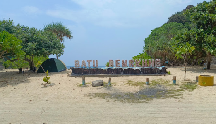 Pantai Batu Bengkung Malang