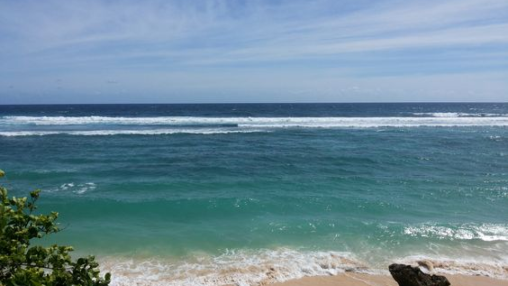 Pantai Eksotis yang Jauh dari Keramaian