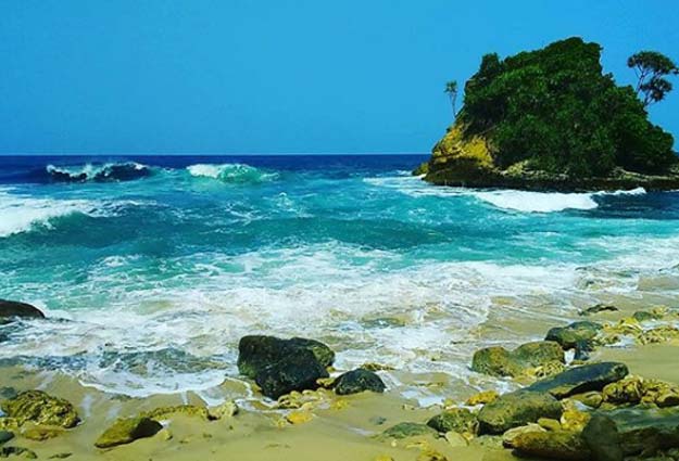 81 Tempat Wisata Seru Di Malang Terbaru 38 Pantai Joggring Saloka