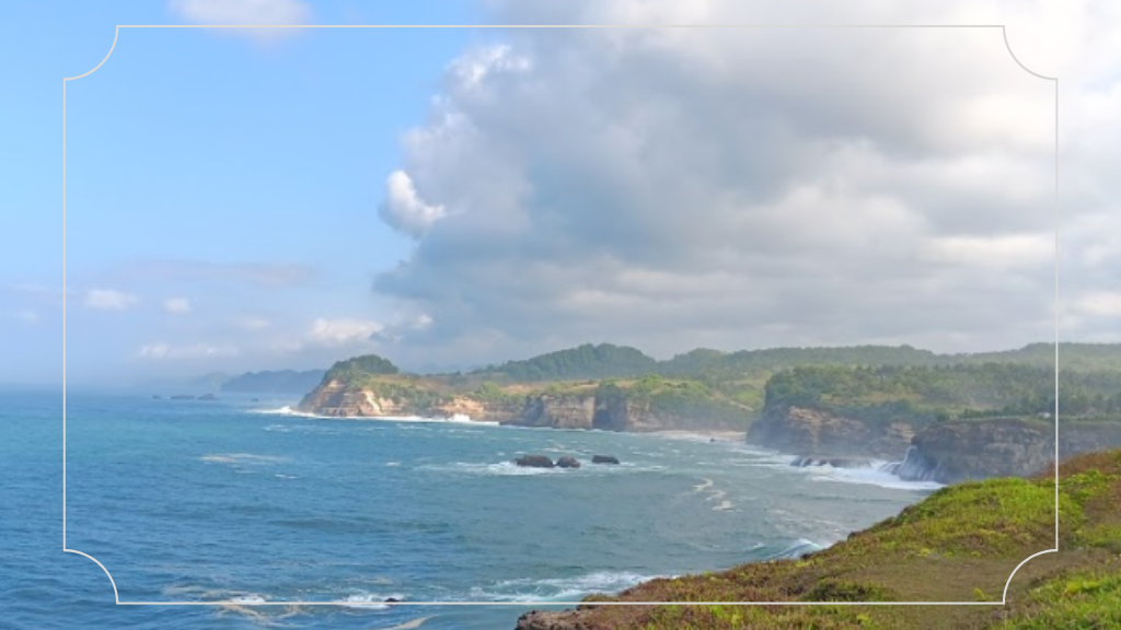 7 Pantai Pacitan di Jawa Timur yang Populer dengan Panorama Alam yang Memikat 7 Pantai Karang Bolong