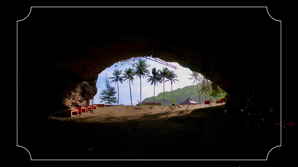 Pantai Karang Bolong