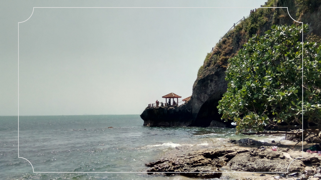 Pantai Karang Bolong