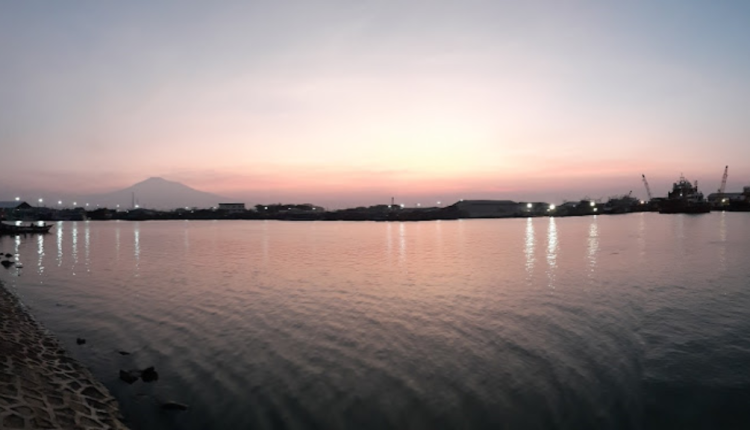 Pantai Kejawanan Cirebon