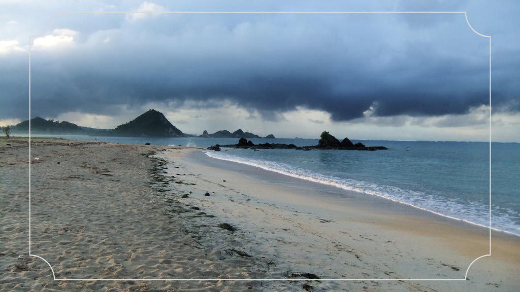 17 Tempat Liburan di Lombok yang Paling Menarik 2 Pantai Kuta Lombok