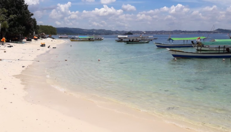 Pantai Mutun Lampung