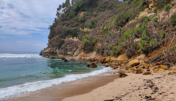 Pantai Nampu Wonogiri