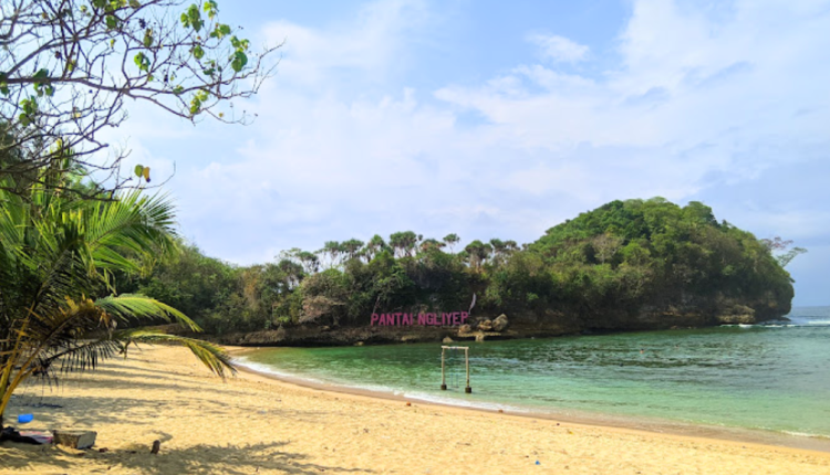 Pantai Ngliyep Malang