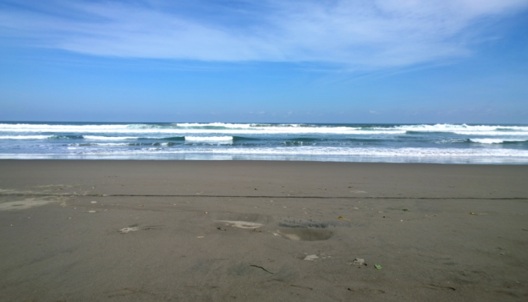 Pantai Parangkusumo, Keindahan Alam dan Mitos yang Menarik Wisatawan