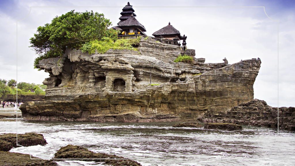 11 Rekomendasi Pantai Bali yang Menakjubkan Wajib Dikunjungi Saat Liburan 11 Pantai Tanah Lot