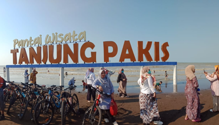 Pantai Tanjung Pakis