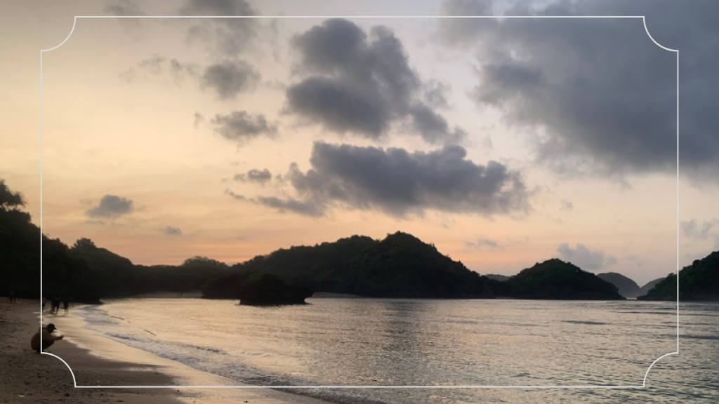 Pantai Teluk Asmara Malang: Keindahan Alam Pantai Di Ujung Timur Jawa 2 Pantai Teluk Asmara, Tempat Wisata Terbaik untuk Liburan