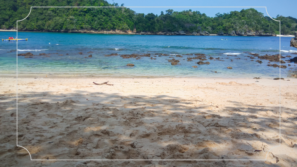 Pantai Tiga Warna Malang