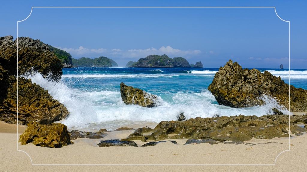 7 Pantai Pacitan di Jawa Timur yang Populer dengan Panorama Alam yang Memikat 5 Pantai Watu Karang