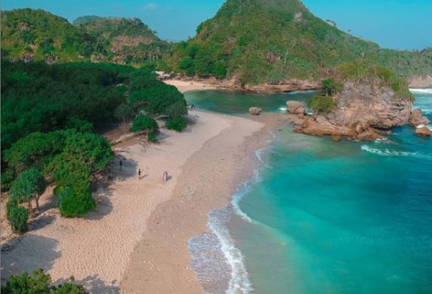 81 Tempat Wisata Seru Di Malang Terbaru 42 Pantai Watu Leter