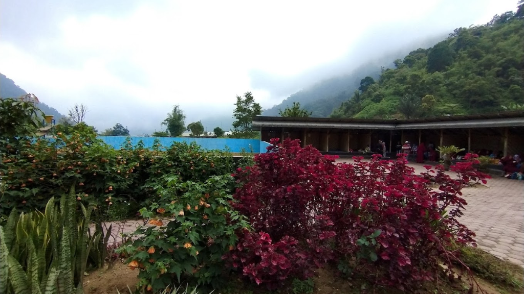 Pemandian Air Panas Pariban - Pesona Alam dan Keindahan Tersembunyi yang Harus Dikunjungi 3 Pesona Alam yang Asri dan Hijau