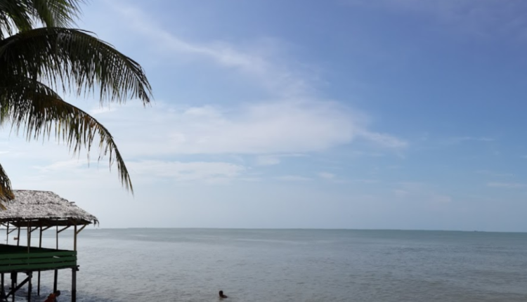 Pesona Pantai Cermin Sumatera Utara