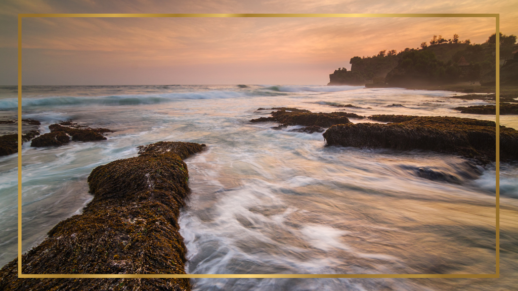 Pesona Pantai Ngrawe