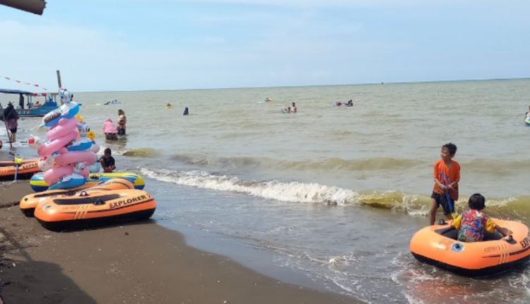 Pesona Pantai Pakis atau Pantai Tanjung Pakis