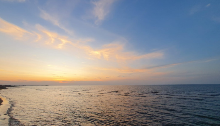 Pesona Pantai Pasir Kencana Pekalongan