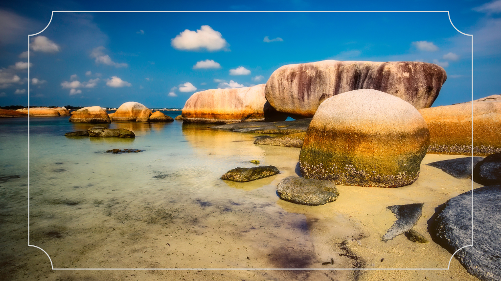 Pesona Pantai Tanjung Tinggi yang Eksotis dan Memukau