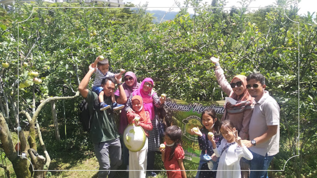 Petik Apel Malang Green Garden