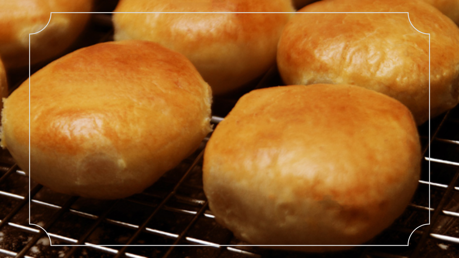 22 Oleh Oleh Khas Malang yang Wajib Dibeli 6 Pia Mangkok Malang