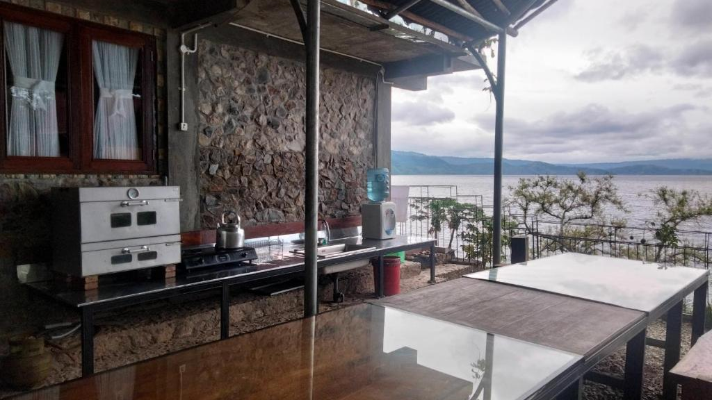 Pantai Pasir Putih Parparean - Harga Tiket Masuk, Fasilitas & Daya Tarik 10 Pondok Berata Dapdap