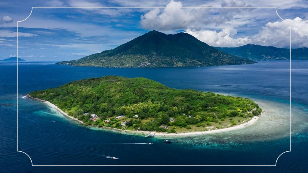 10 Tempat Wisata di NTT yang Membuat Kamu Terpesona 6 Pulau Alor